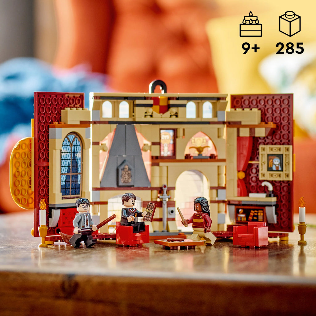 Building Set with 3 Minifigures V3743