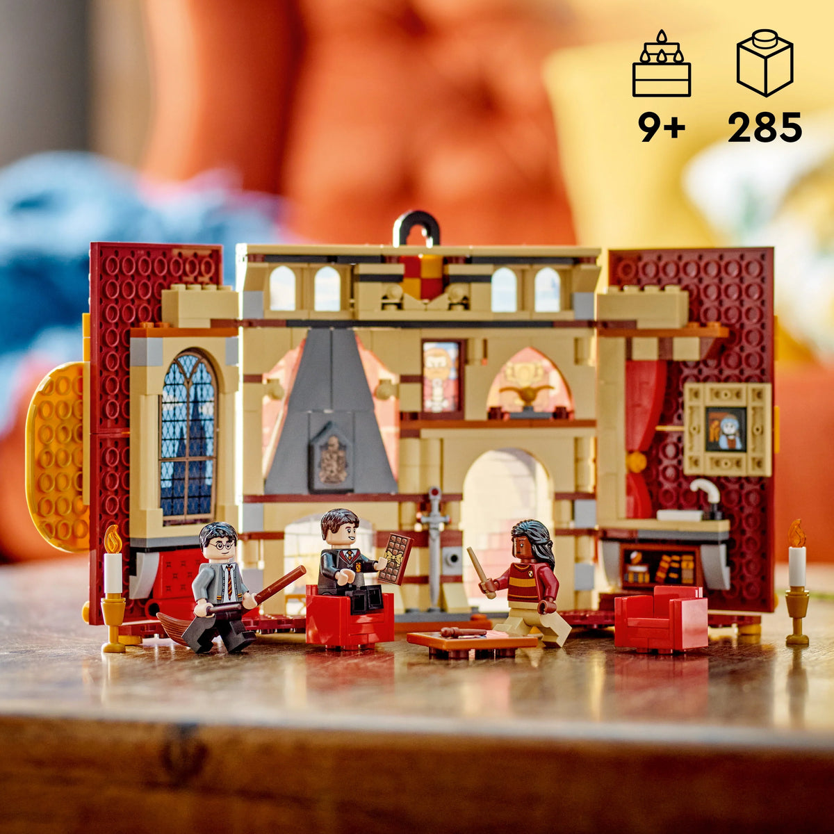Building Set with 3 Minifigures V3743