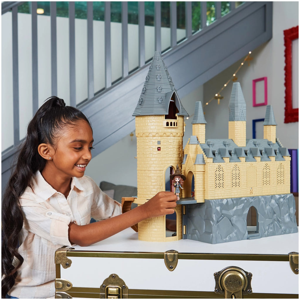 Hogwarts Castle with Lights and Sounds P245