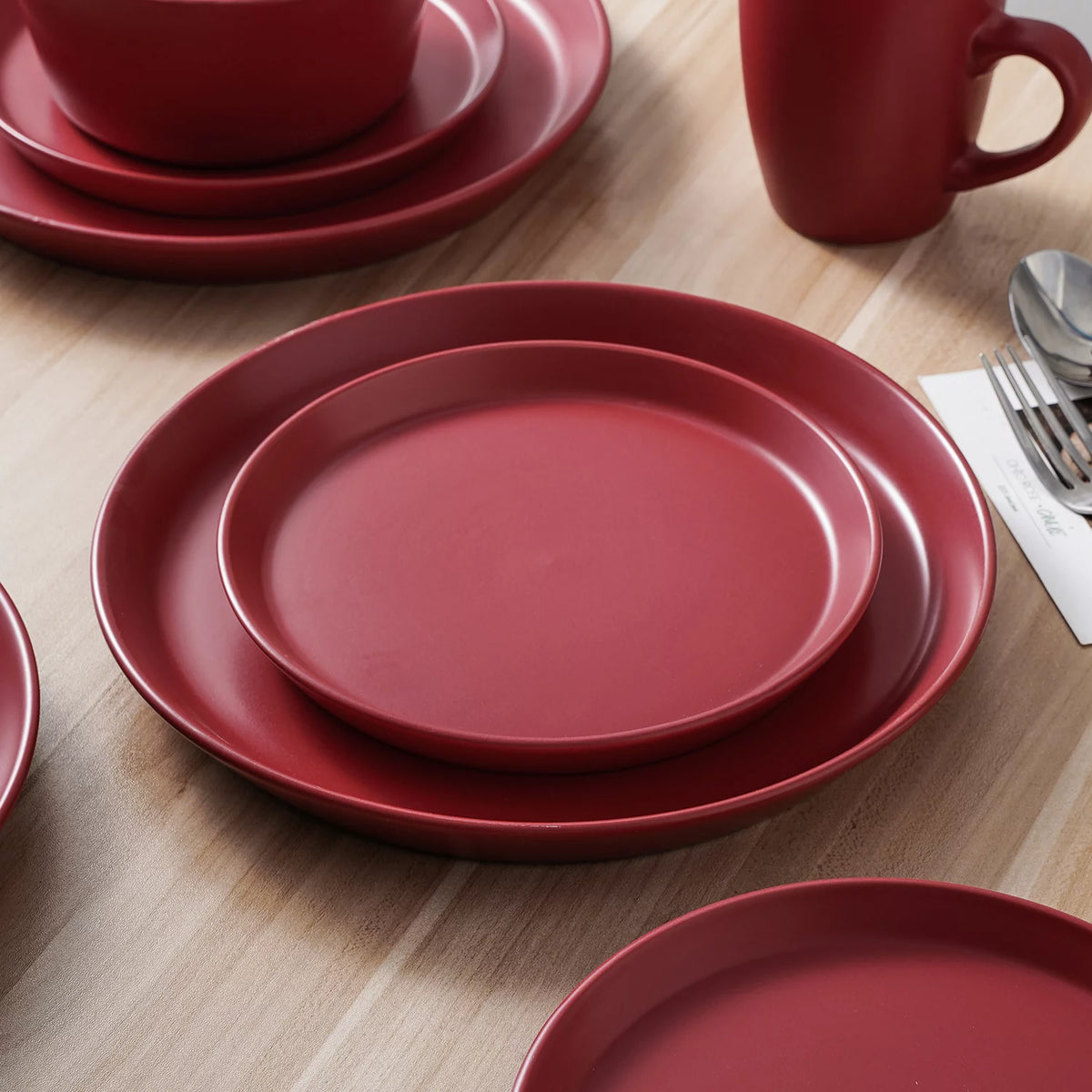 32-Piece Stoneware Dinnerware Set Red X798