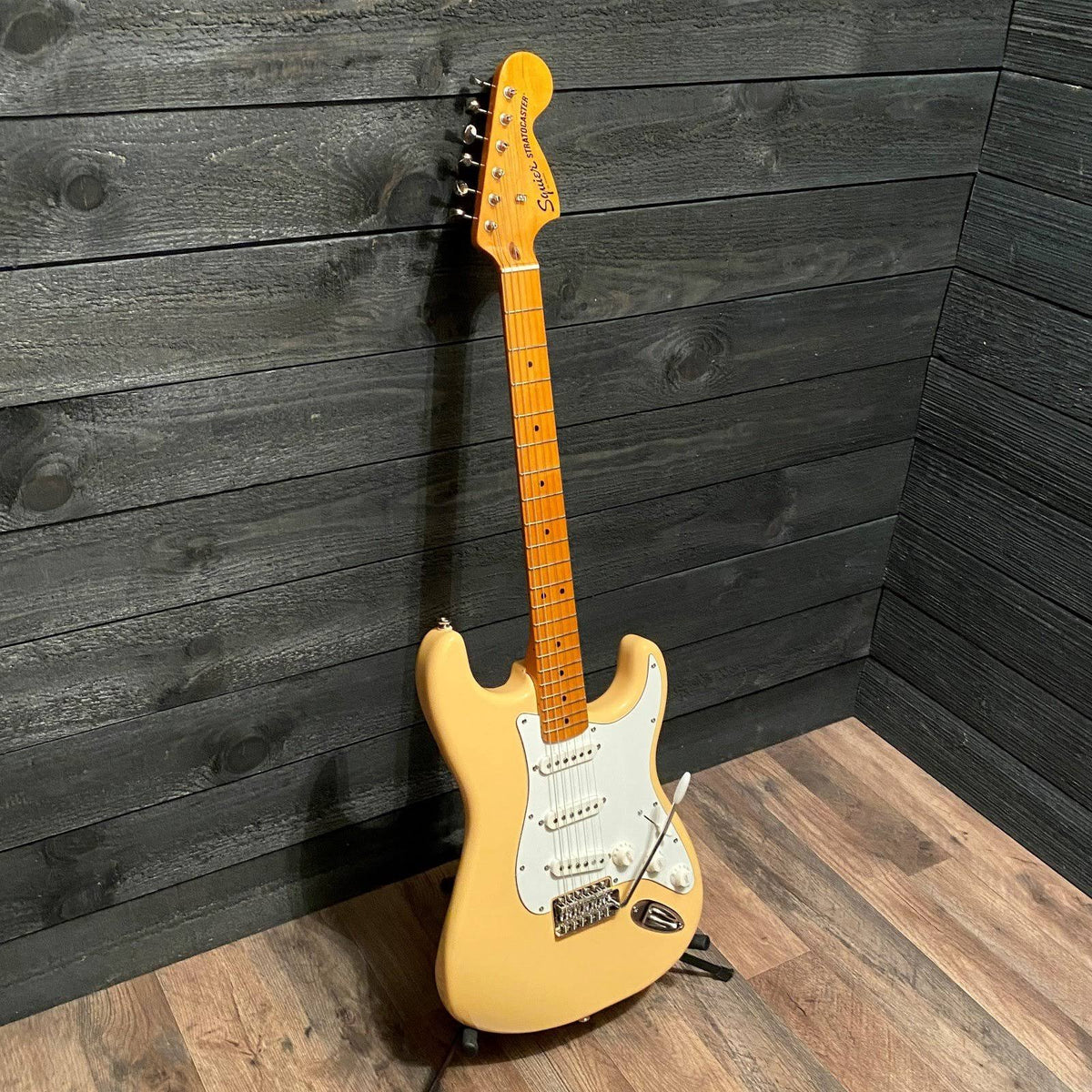 Vintage White Stratocaster Guitar N850026