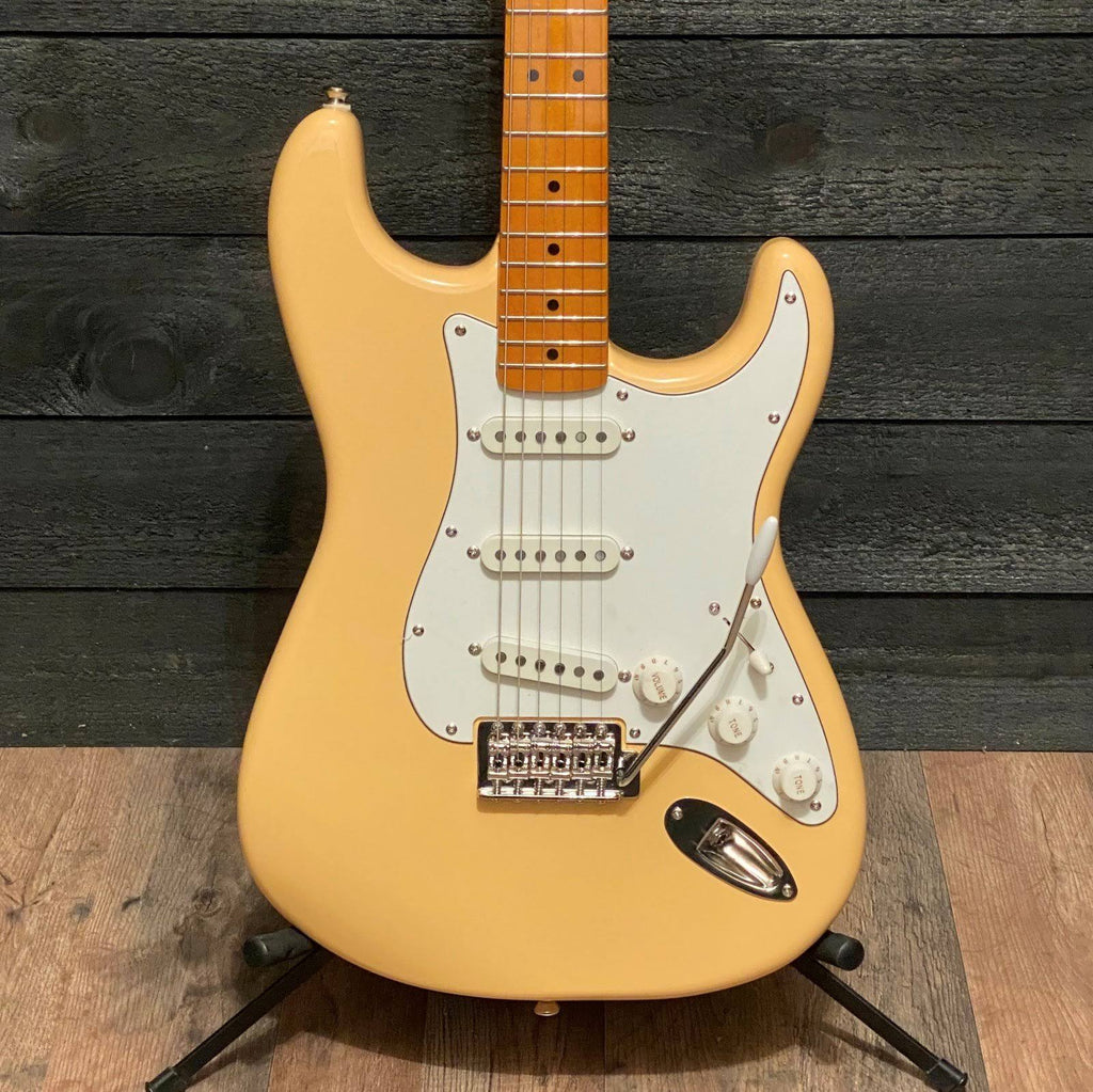 Vintage White Stratocaster Guitar N850026