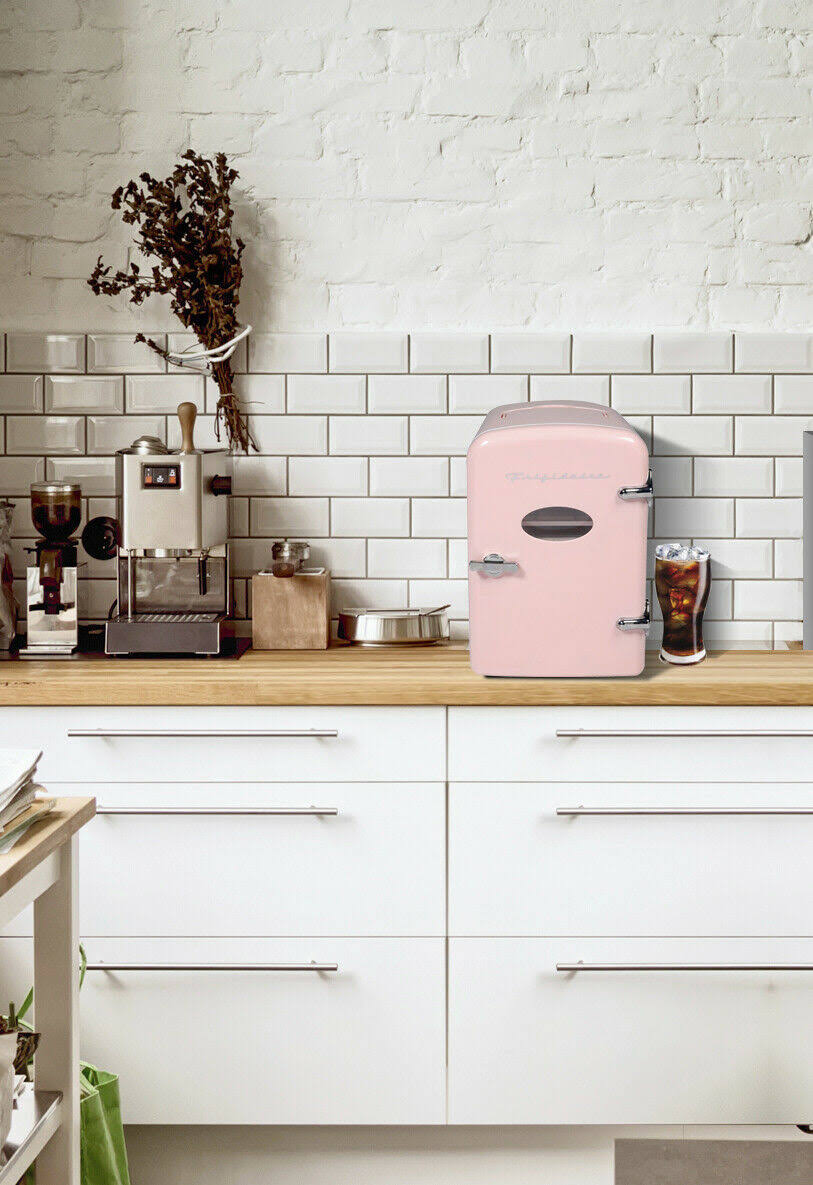 Portable Retro 9-Can Mini Fridge O37556