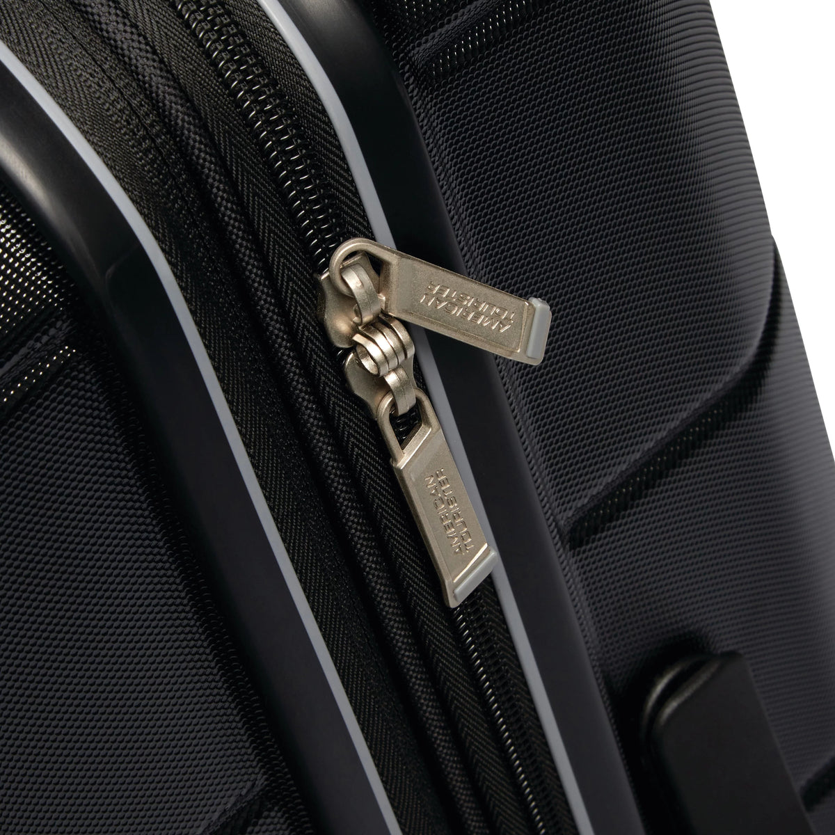 Hardside Medium Checked Spinner Luggage Jet Black Y293